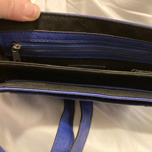 NWOT Cosmopolitan Crossbody Purse - Picture 5 of 6